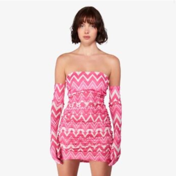 Miscreants London. Pink dress with gloves set $$$ Pink Zigzag Strapless Dress - Picture 1 of 2